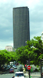 59-этажная офисная башня Монпарнас высотой 209 метров — второе по высоте сооружение Парижа после Эйфелевой башни