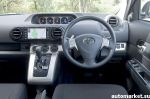 Кажется, что вся передняя панель состоит из окружностей: круглую форму имеют и дефлекторы вентиляции, и клавиши управления климат-контролем, и, естественно, приборы на расположенной по центру приборной панели | Toyota Corolla Rumion
