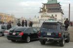 Типичные автомобили «новых монголов». На заднем плане главный буддийский храм страны — Мэгджид-Джанрайсэг, расположен в черте Улан-Батора на территории монастыря Гандантэгчинлин | Монголия