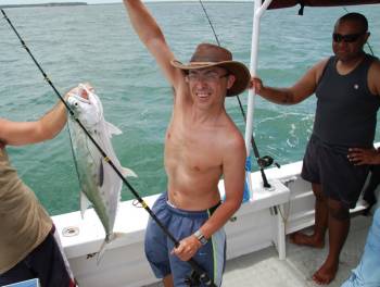 Австралия | Первый в жизни улов и сразу по-крупному — Рыба-королева (Queenfish)