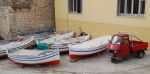 В небольших и небогатых итальянских прибрежных городках в большом почете вот такие экономичные средства передвижения | Сицилия