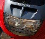 Еще один элемент безопасности: ближний свет сдвоенной передней фары включается одновременно с зажиганием и не гаснет, пока ключ остается в замке зажигания | Honda CBR1000F