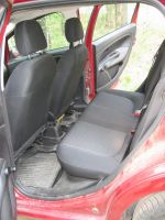 Комфорта на задних сиденьях не много, но места на удивление в достатке | Fiat Grand Punto
