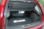 Багажник глубокий, под полом запаска и «тазик» с основным инструментом | Fiat Grand Punto
