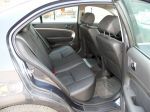 Двоим сзади достаточно просторно и удобно, однако третий пассажир, тот, что сядет в центре, может почувствовать себя лишним — из-за видимой профилированности заднего дивана | Chevrolet Epica LT