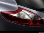 Вытянутые формы передней и задней оптики делают автомобиль стремительным и динамичным внешне | Renault Megane