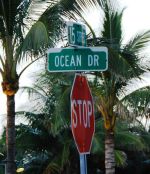 Установить свое точное местонахождение всегда очень просто благодаря вот такой простой системе обозначения улиц  | Флорида