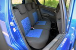 Несмотря на компактность, задний диван рассчитан на трех пассажиров | Honda Element & Suzuki Spash