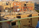 Если бы не огромное количество спутниковых антенн, вряд ли можно было подумать, что в этих развалинах живут | Египет