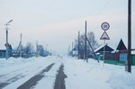 Суровость нижнеудинских «лежаков» не в состоянии сгладить даже ледяные накаты на нечищеных дорогах, а знаки ограничения скорости «20» выглядят настоящим издевательством. Как «80» на смертельно опасном обледеневшем гравии в Тулунском районе | Нижнеудинск