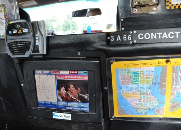 В нью-йоркском такси пассажирам доступны телевизионные новости