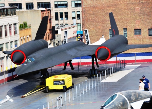 В музее Интерпид на борту самого настоящего авианосца можно увидеть уникальные экспонаты воздушной и морской военной техники  
