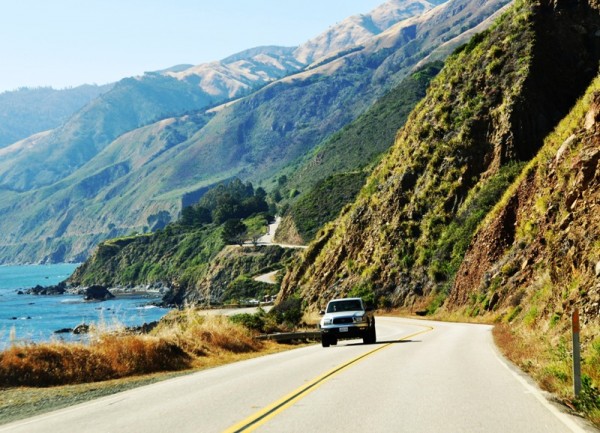 Тихоокеанское шоссе №1 на участке от Камбрии до Монтерея – лента дороги, извивающаяся между скалами и Тихим океаном, и величественные пейзажи, открывающиеся с многочисленных смотровых площадок
