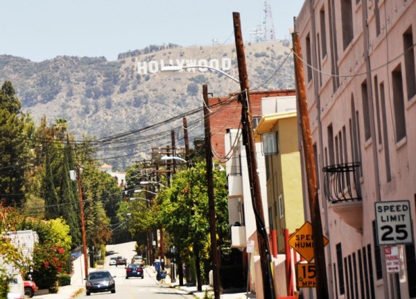 Знак Голливуд вот уже 85 лет самый известный символ Лос-Анджелеса