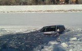 Под лед Ангары ушло 6 машин