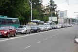 На недавно открытом участке улицы Байкальская в Иркутске по-прежнему образуются пробки