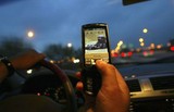 Штрафы для россиян за разговоры по телефону за рулем увеличат в 10 раз