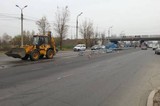 На Трактовой улице в Иркутске устанавливают барьерные ограждения