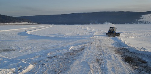 Ледовая переправа в Иркутской области